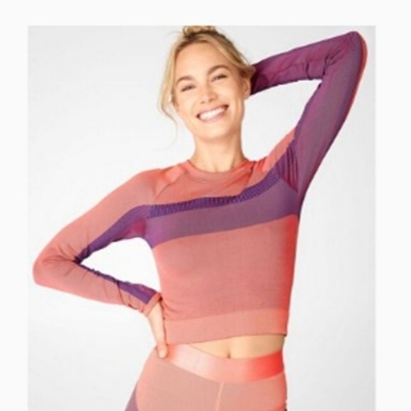 Fabletics Tory Cropped Seamless Long Sleeve top size S - Picture 1 of 9